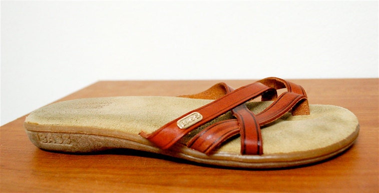Vintage 80s brown leather Bass flip flop sandals