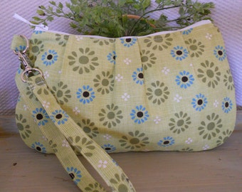 NOW on SALE...Pleated Wristlet Zipper Pouch / Carry-All ... with Interior Pocket ... in Daisy, Daisy...