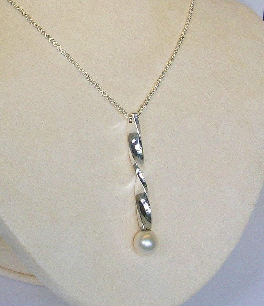 Sterling Silver Twist Pendant w/Freshwater Pearl