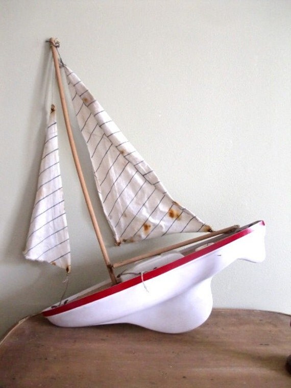 toy sailboats that float