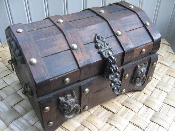thumbnail image 2 of Vintage Wooden Treasure Chest Jewelry Box - Antique Style Storage Case For Jewelry & Small Collectibles 2 of 12