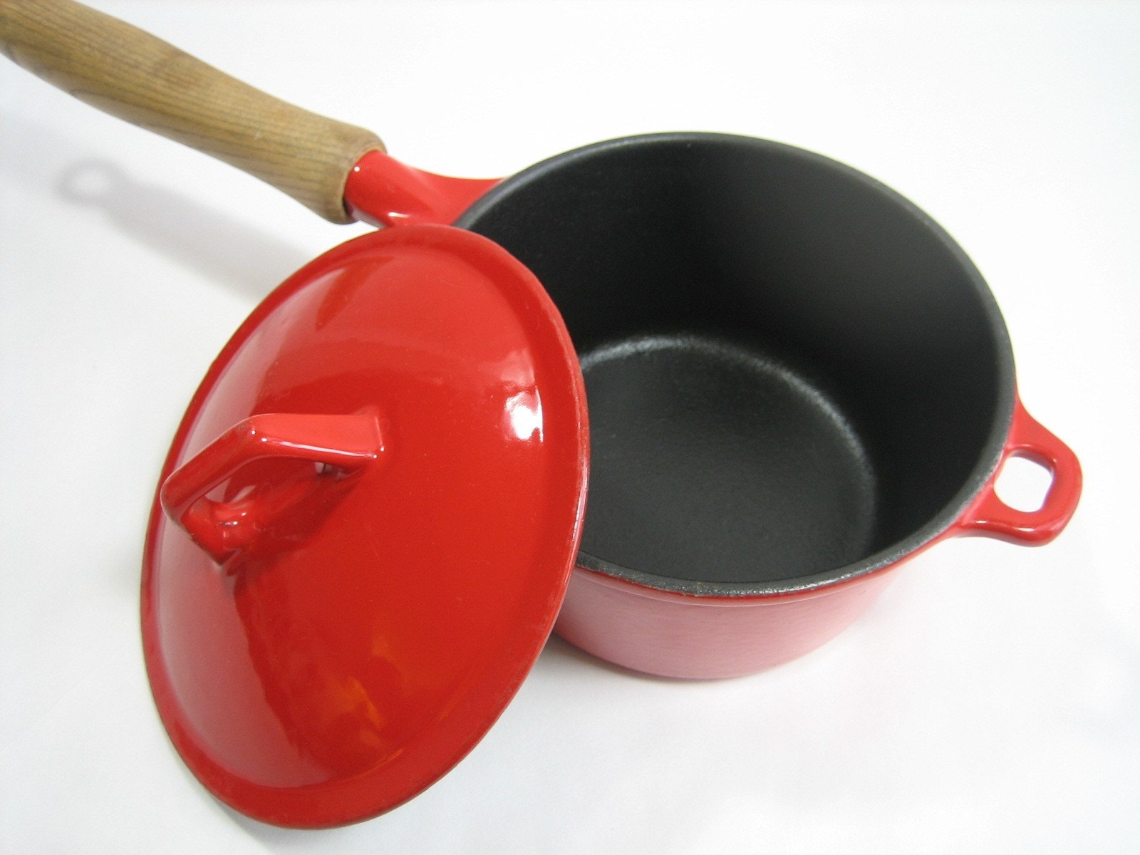 Tomato Red Enamel Cast Iron 1 Qt Sauce Pan. Lidded. 70s.