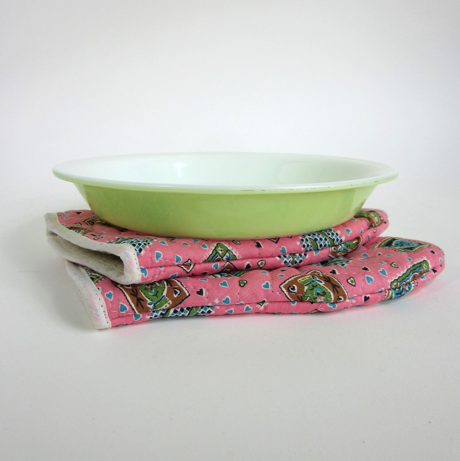 Vintage Pyrex Lime Green Pie Pan / 9 Inch