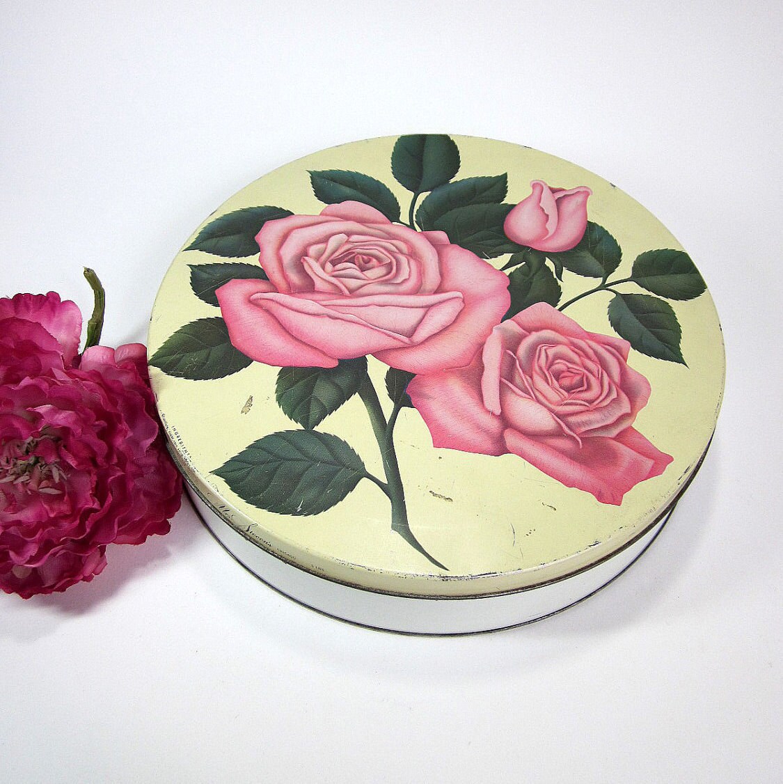 Large Pink Roses Lidded Tin Container 60s / Vintage Mrs.