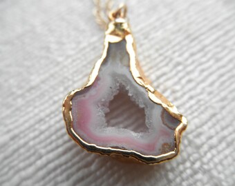 Small Pale pink and white agate necklace - pink necklace - gold necklace - D R U Z Y 017