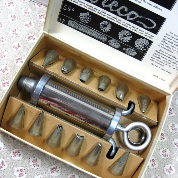 Vintage Ateco Icing Cake Decorating Set With 12 Tips And