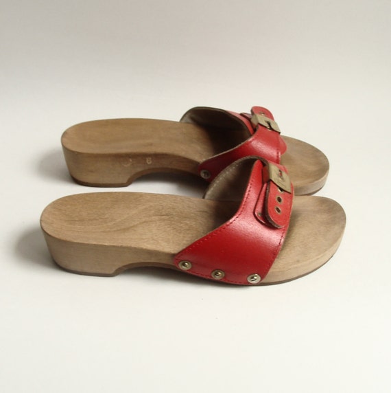shoes size 7.5 8 / leather and wood sandals / 70s Dr Scholls