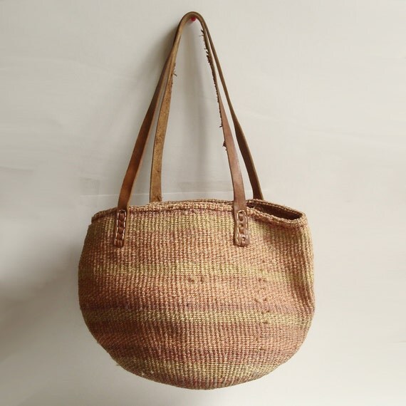 straw purse / leather and straw shoulder bag / 80s 1980s woven