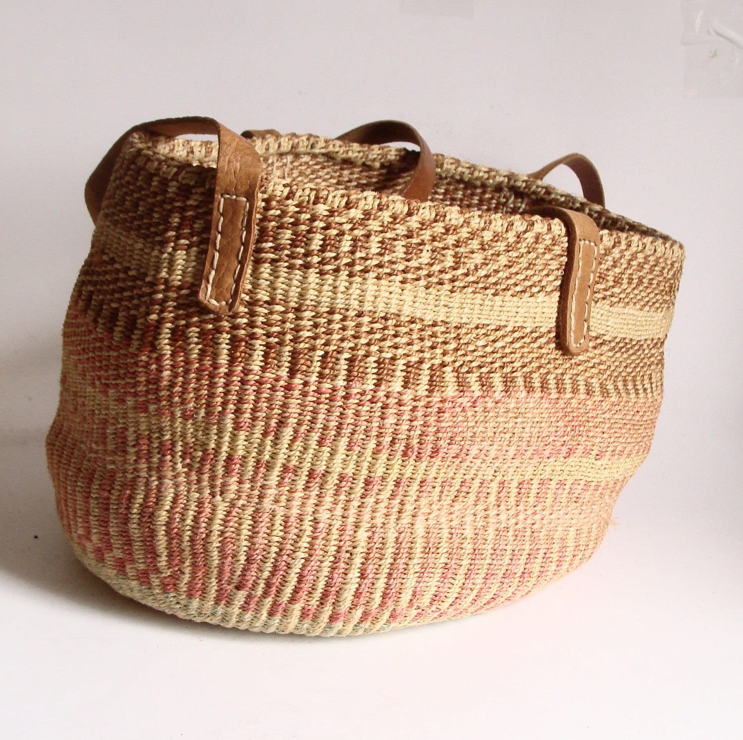 Round Straw Handbag With Leather Straps | Confederated Tribes of the Umatilla Indian Reservation