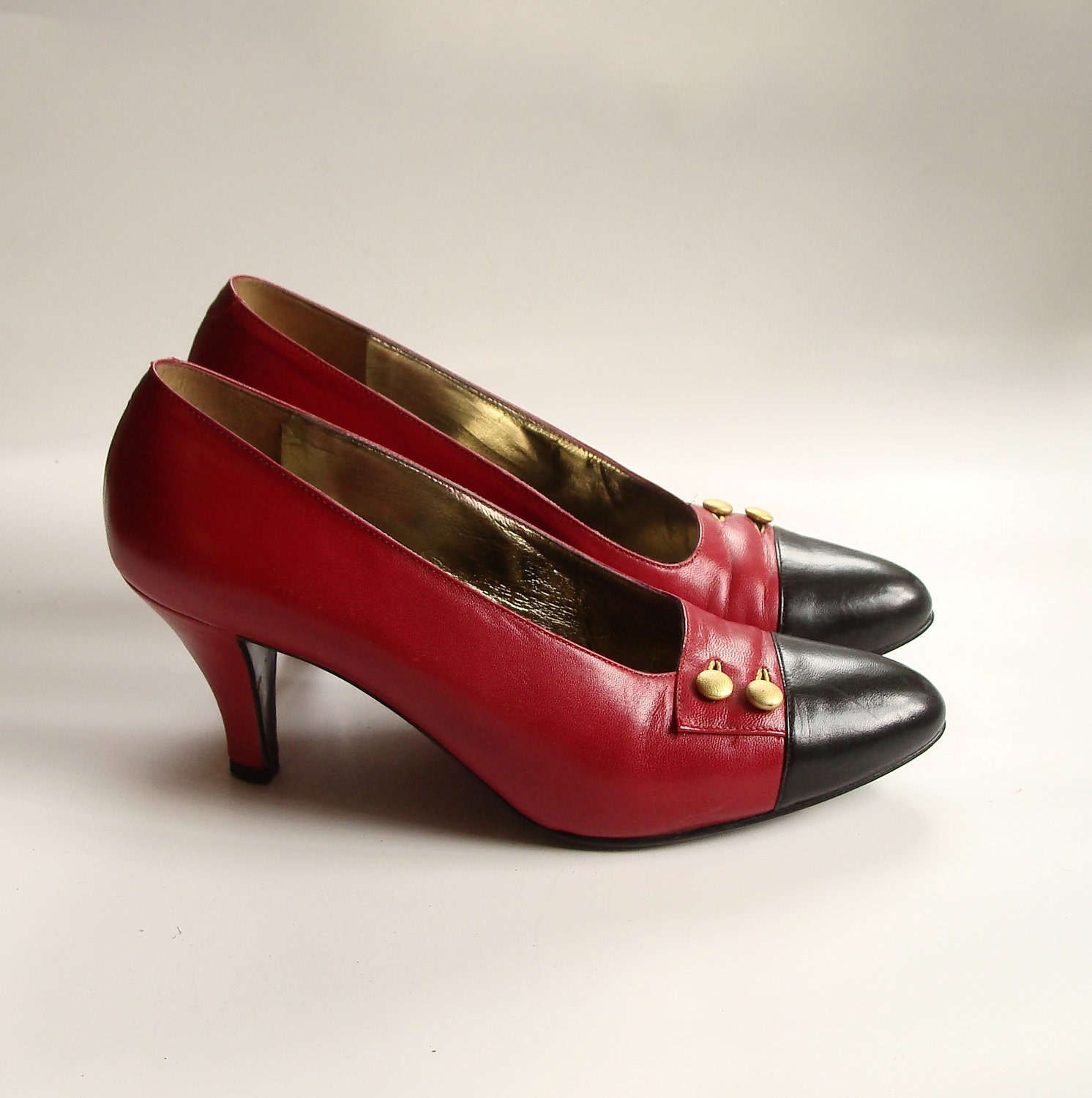 shoes size 5.5 / red and black leather heels / 1980s pumps