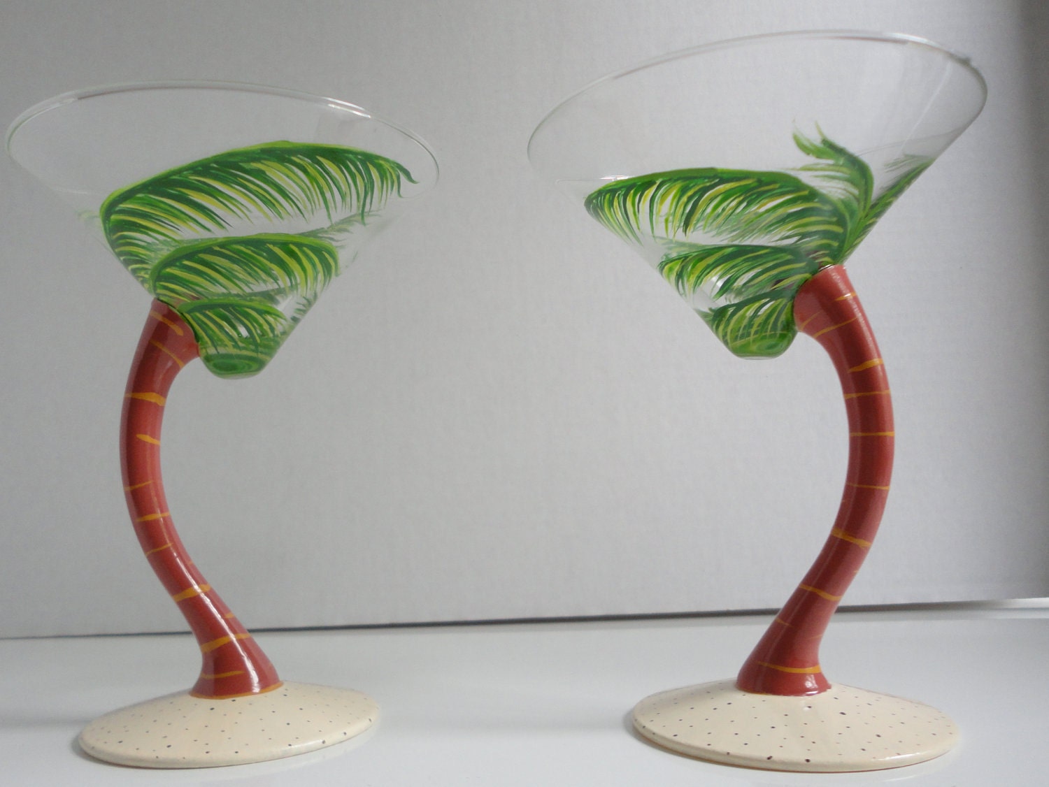 PalmTini. Palm Tree Martini Glasses. Hand Painted. by Cosasraras