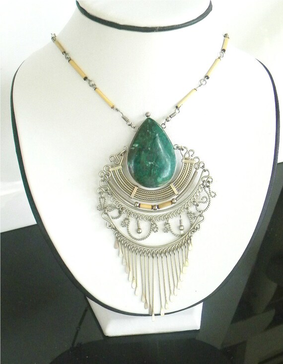 Vintage Necklace Green Malachite Art Deco Ornate Detail