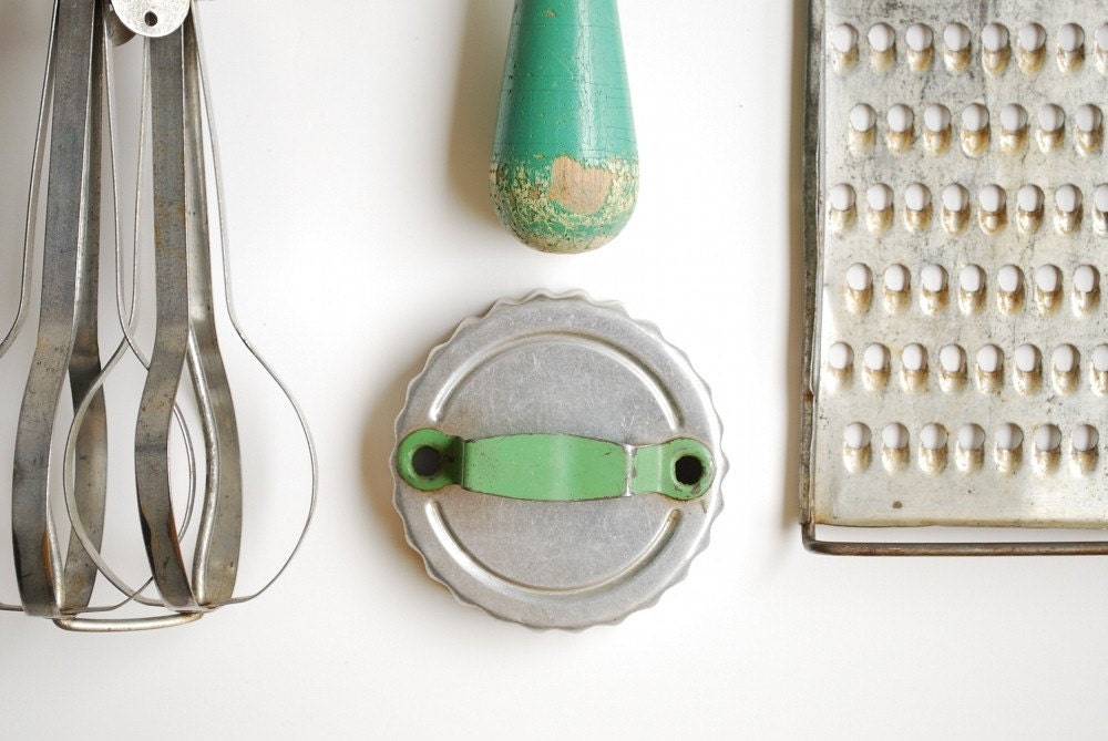Instant collection Vintage green handled kitchen utensils