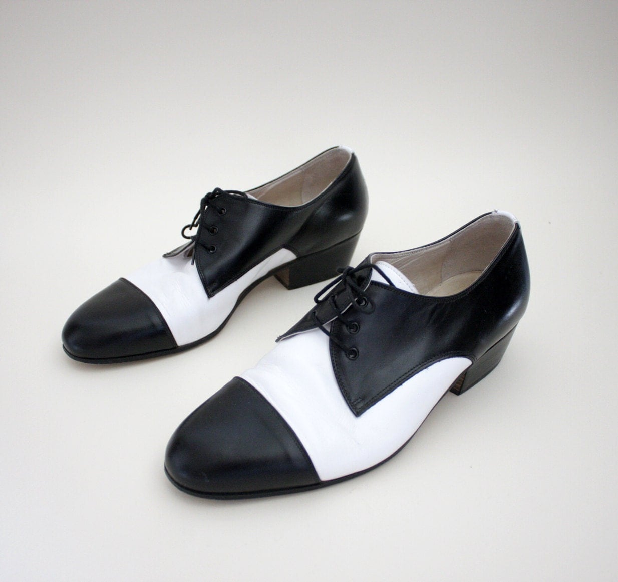 Vintage shoes. black and white tuxedo mens oxfords. size 42/9