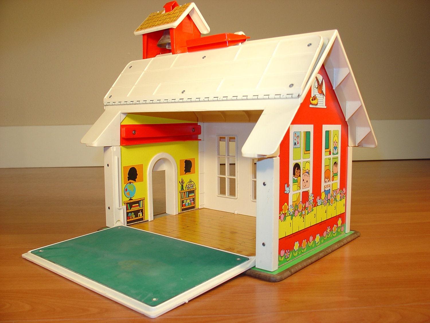 Vintage Fisher Price Little People Family Play School House