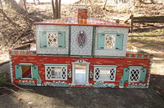 dollhouse in a tin