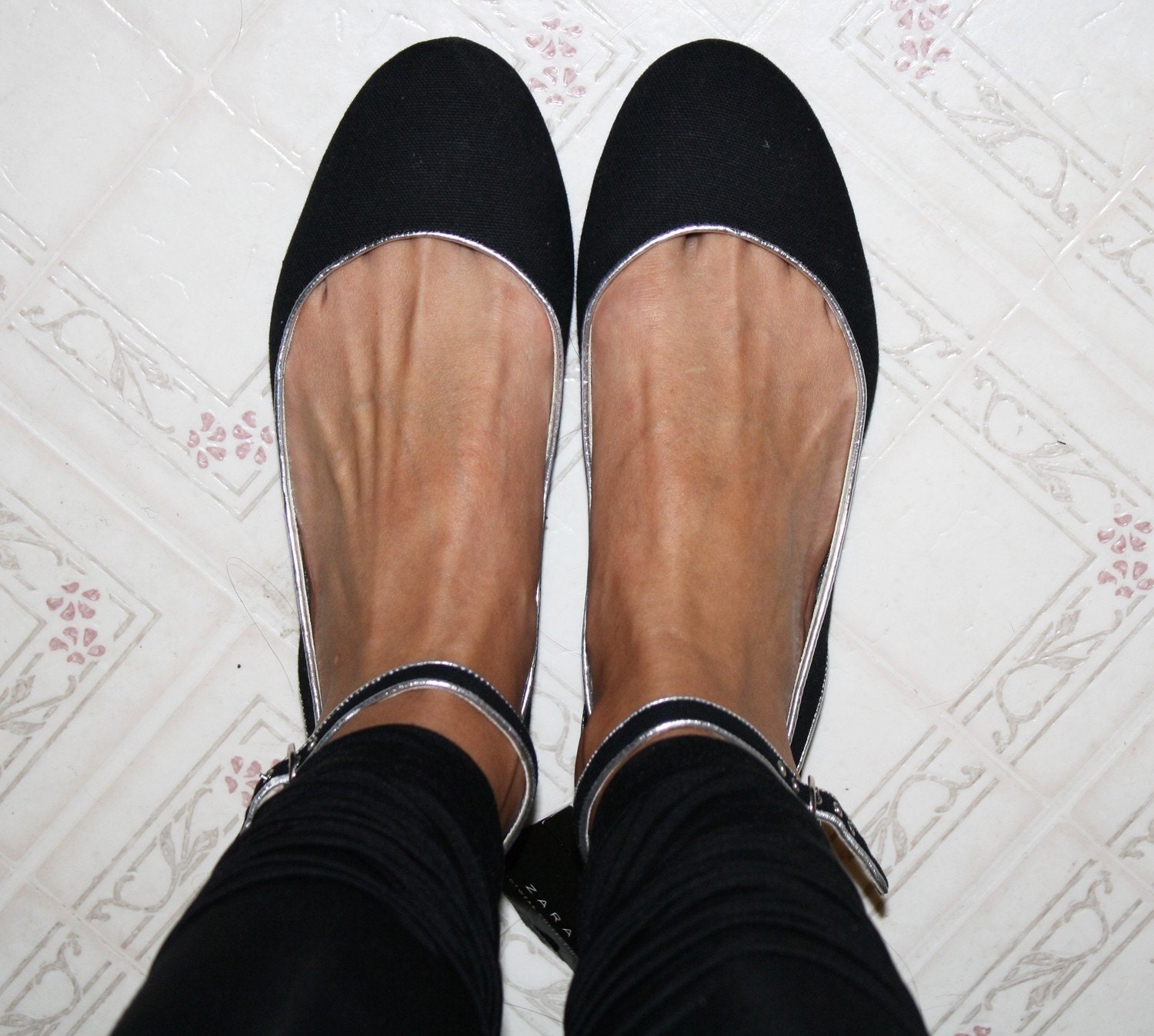 CUTE BLACK BALLET FLATS with SIlVER TRIMMING So Very Black