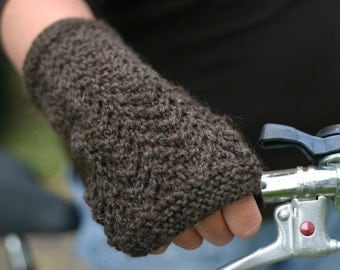 KNITTING PATTERN - Gull Lace Fingerless Mittens
