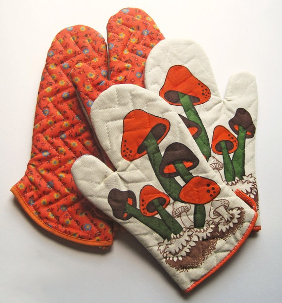 Vintage Seventies Oven Mitts Two Pair