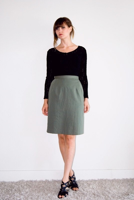 Shop by category Love the green pencil skirt! Find this Pin and more on My Style by Sherbie. Teal skirt with striped top I need a colored pencil skirt! More green + stripes (+ leopard) via Veronika's blushing.