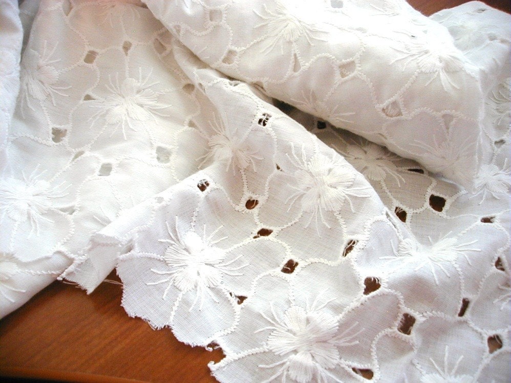 Floral White Cotton Eyelet Fabric Remnant For Clothing