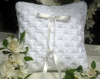 Crochet pattern for wedding ring pillow