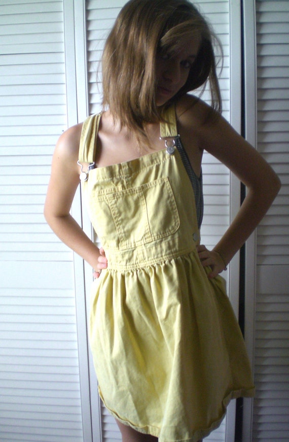 faded yellow overall jumper dress//great for summer
