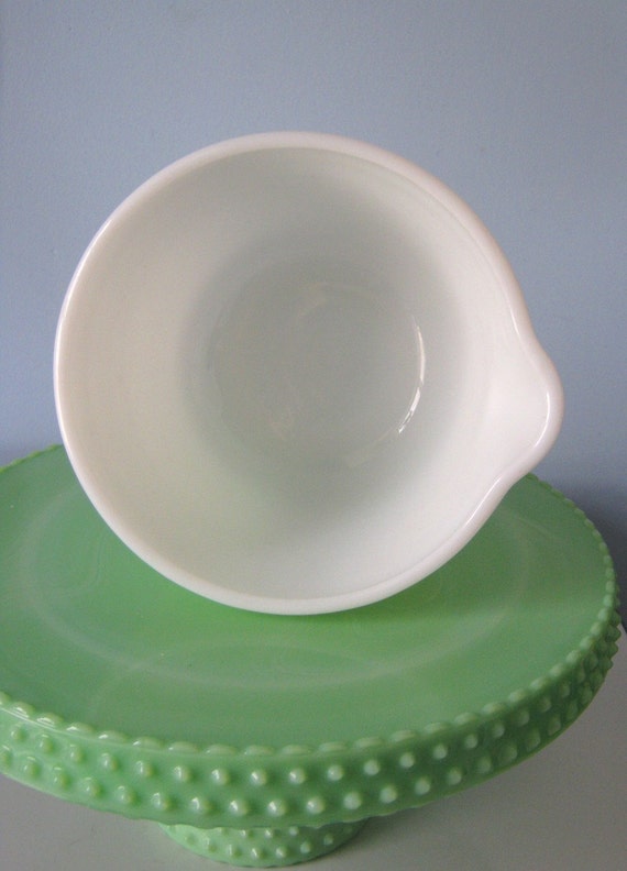 Vintage Milk Glass Pyrex Batter Mixing Bowl