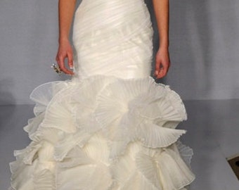Romantic Strapless Ruffled Mermaid Wedding Dress in Organza