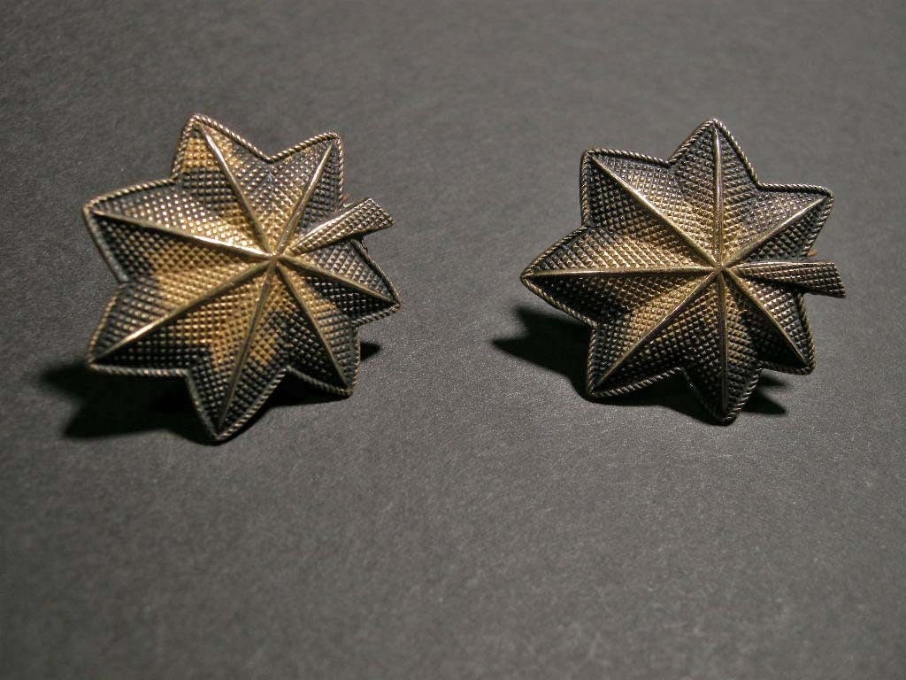 MILITARY OAK LEAF CLUSTER EARRINGS MAJOR RANK INSIGNIA