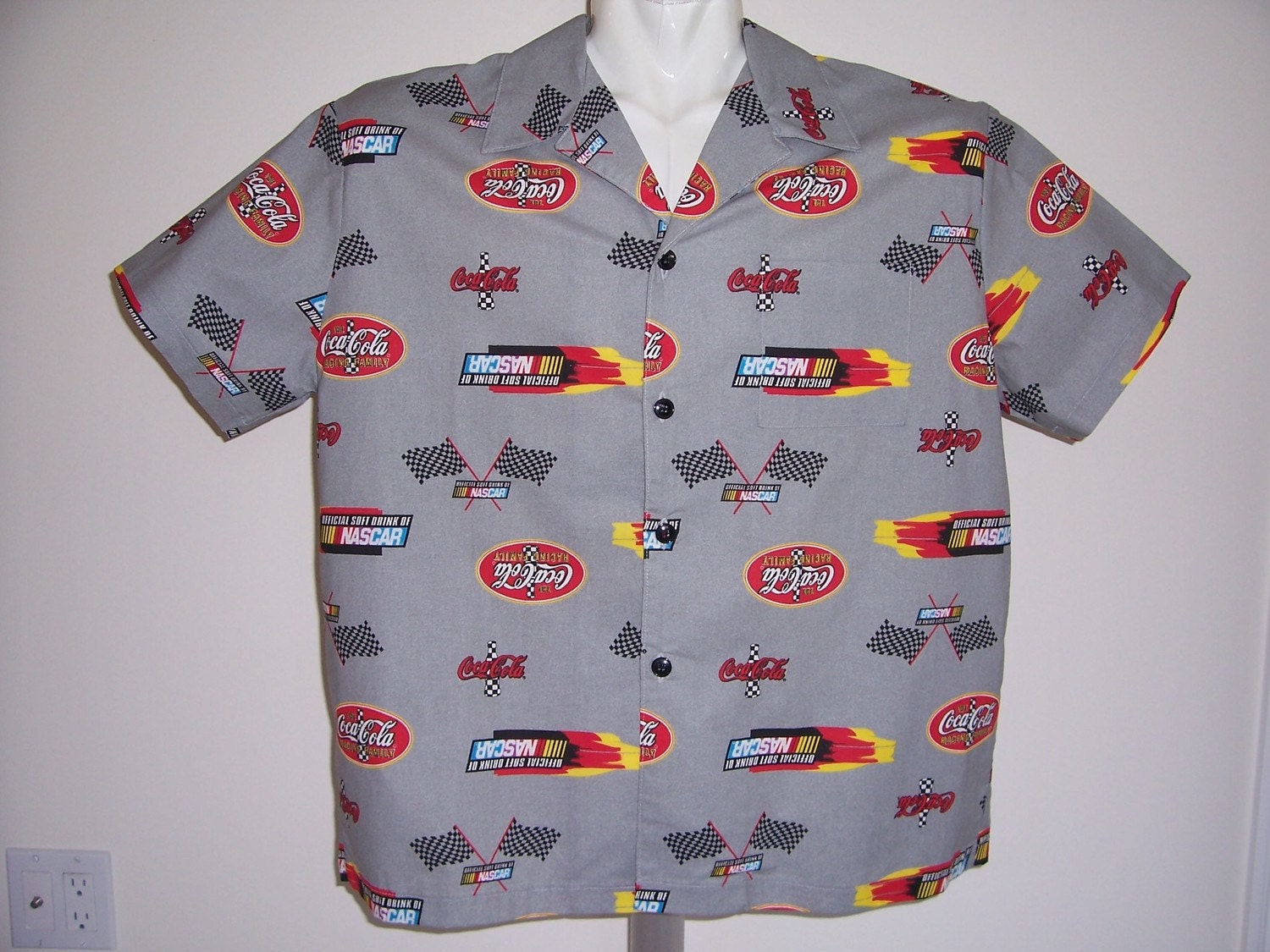 Men's Hawaiian Shirt Nascar Coke Grey Size LARGE