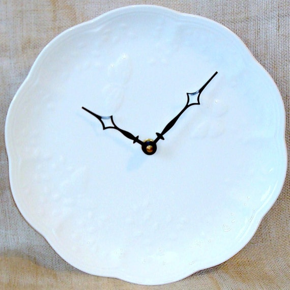 BUTTERFLY Meadows Embossed White Plate Wall Clock No. 497