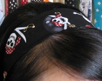 Black Stay Put Headband w/ Pirate Skulls