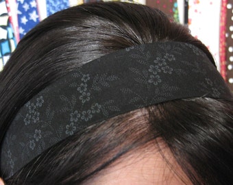 Black Stay Put Headband w/ Very Faint Grey / Gray Flowers
