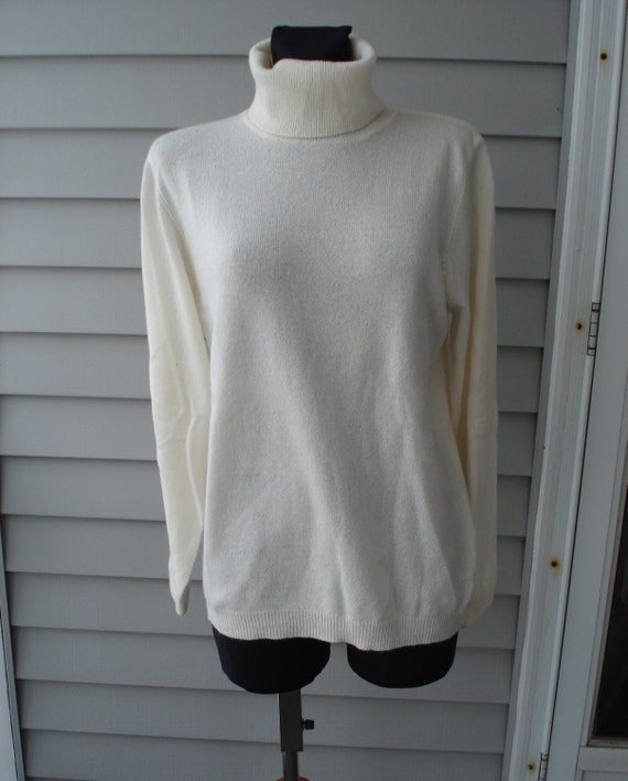 Vintage Winter White Creme Cashmere Turtleneck Sweater Ladies