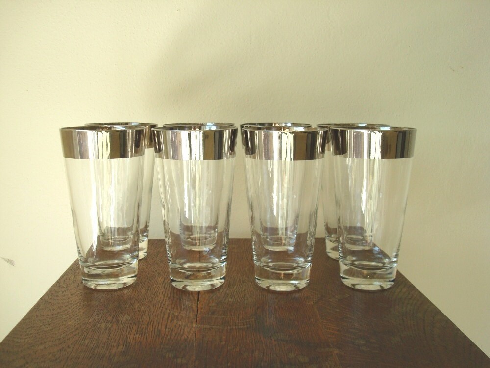 Silver band drinking glasses a la Dorothy Thorpe