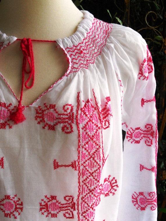 Vintage white cotton gauze peasant blouse Mexican embroidered