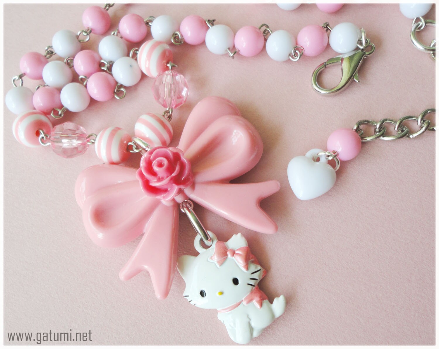 Charmmy Kitty Necklace Oversized Bow with Metal Charm on