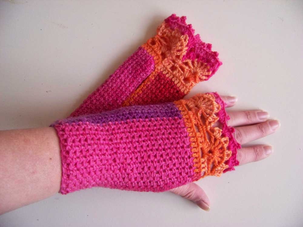 Basic Fingerless Mittens - Crochet Me