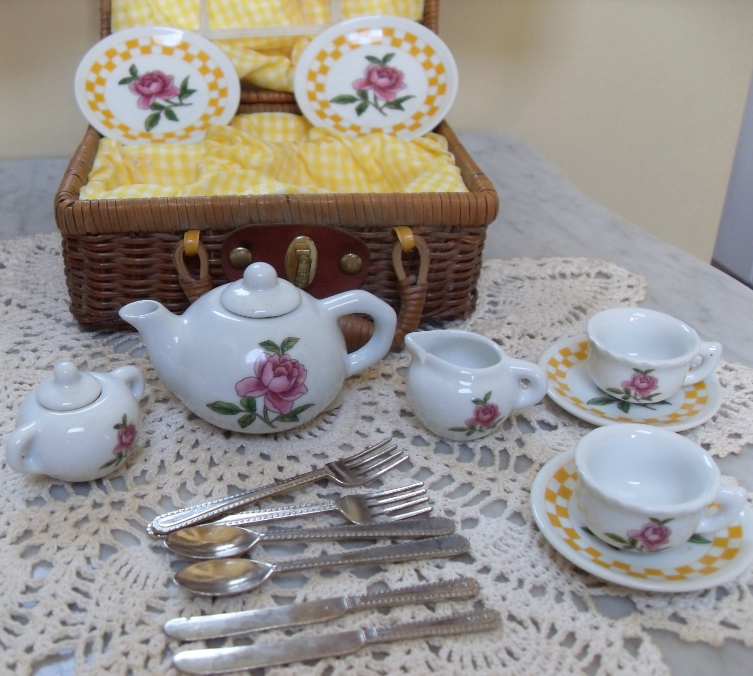 Vintage Childs Picnic Basket Tea Set Lunch For Two