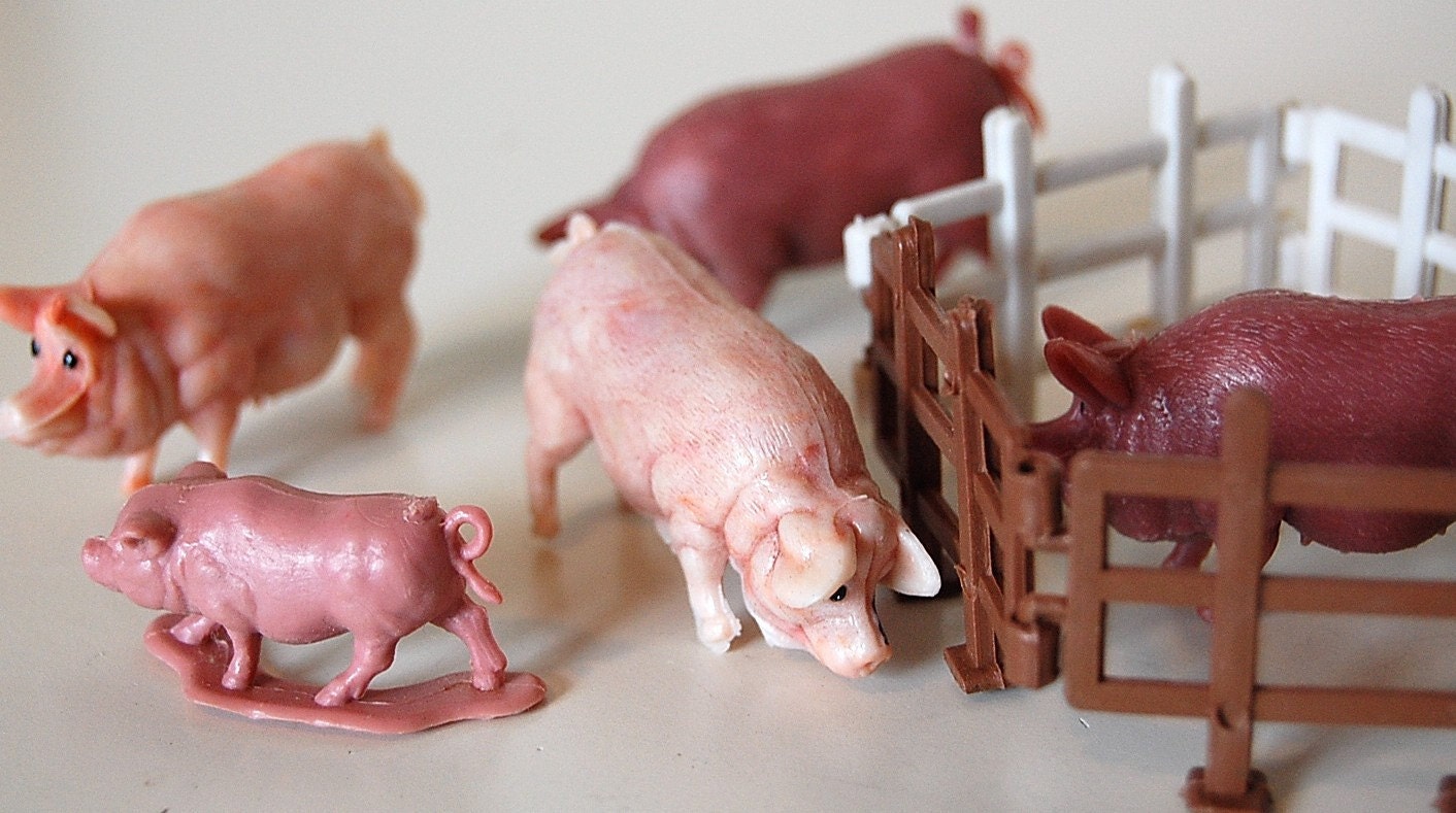 Vintage Retro Mini Toy Pigs in a Pig Pen Hong Kong