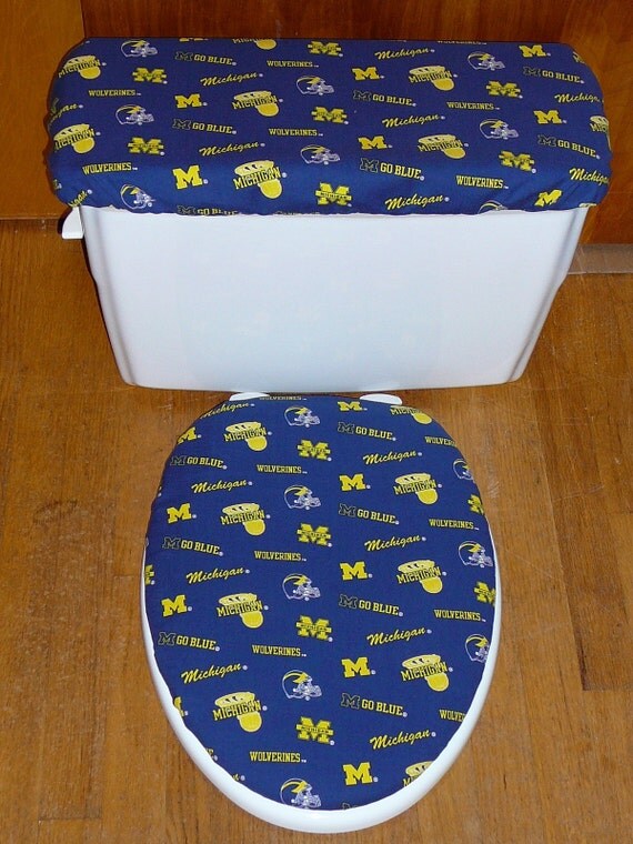 UNIVERSITY OF MICHIGAN TOILET SEAT AND TANK LID COVER SET