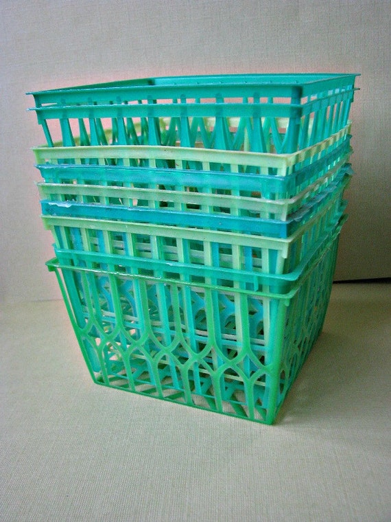 CUTE Lot of 9 Plastic Green Strawberry Baskets