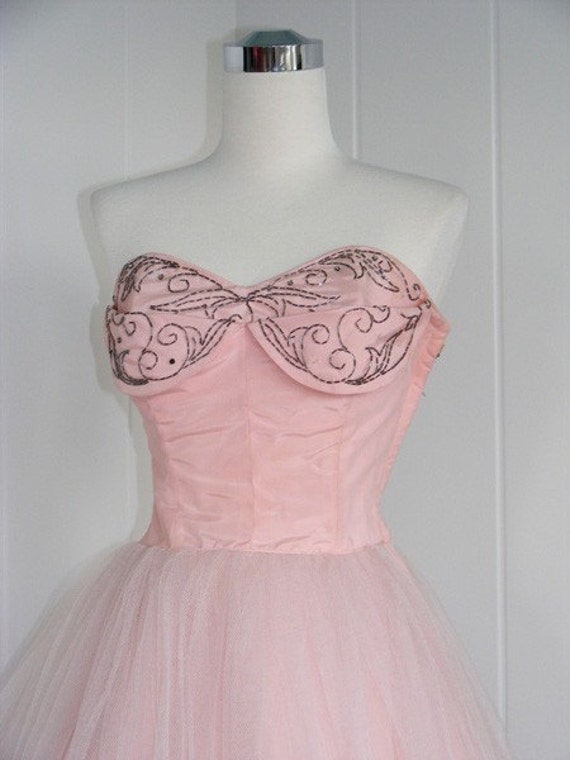 Items similar to 1950 VINTAGE SOFT PINK TULLE SHELF - BUST PROM WEDDING ...
