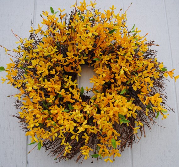 Forsythia Twig Wreath by ThePinkFrontDoor on Etsy