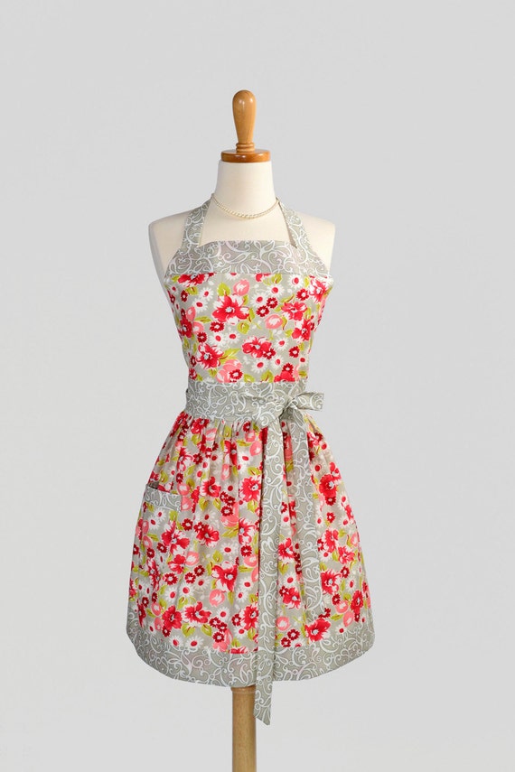 Womens Classic Bib Apron Handmade Elegant and Feminine Moda