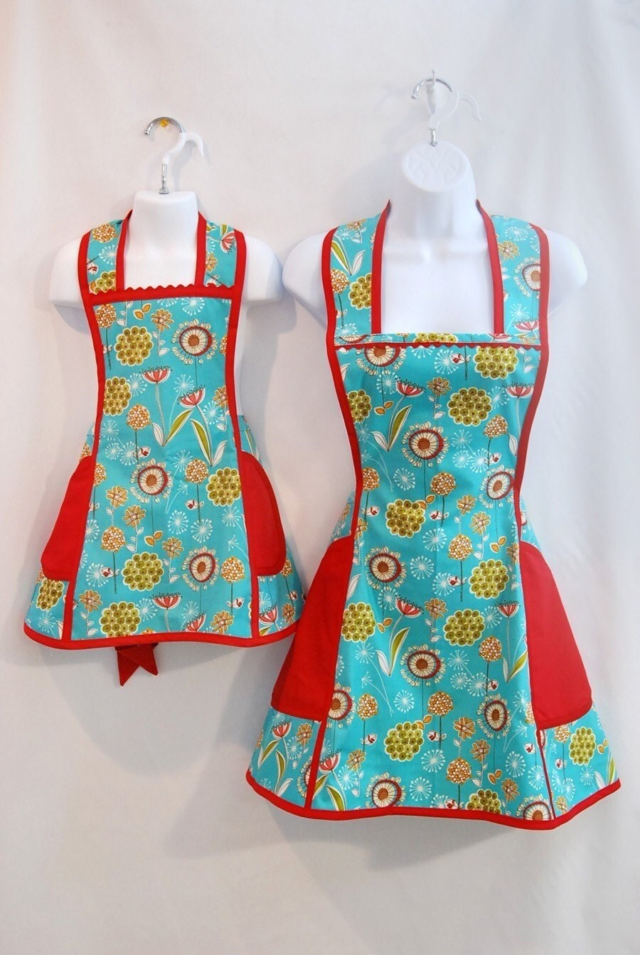 Mother Daughter Aprons / Vintage Inspired Aprons in Mother