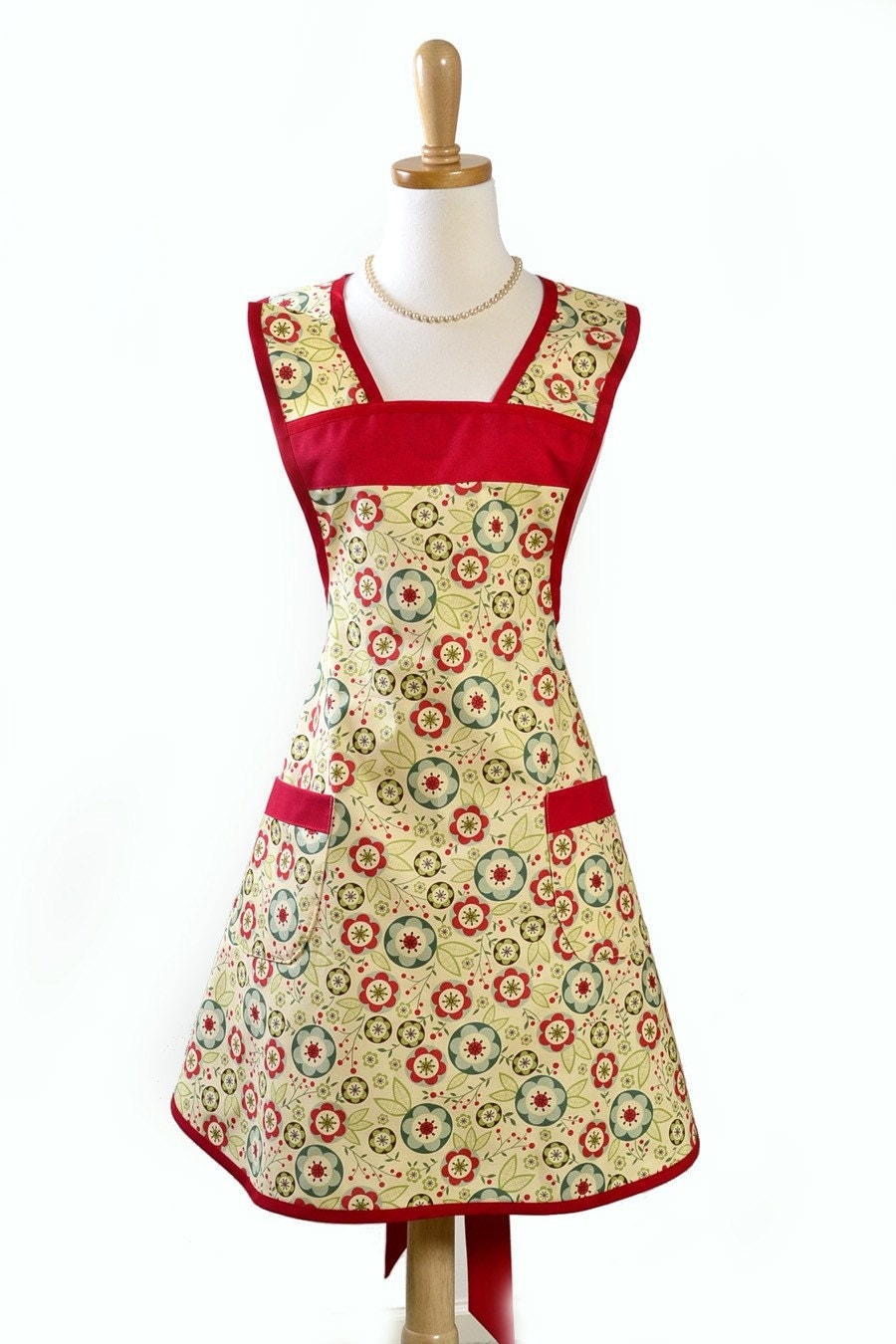 Women's Vintage Inspired Apron / Old Fashioned Charm in