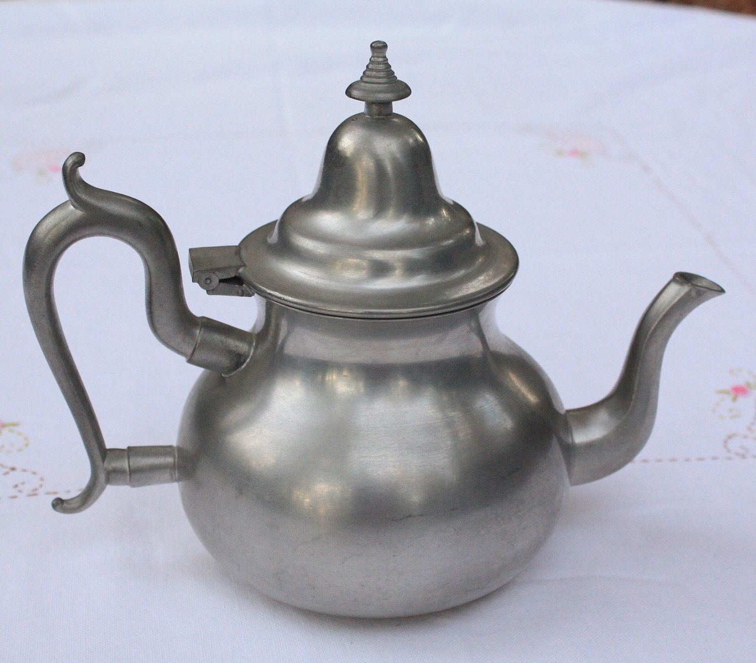 Vintage Pewter Tea Pot from Woodbury Pewterers Haute Juice