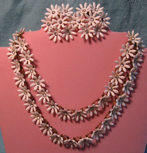 Vintage Plastic Flowers Necklace & by VintageJewelsAndMore on Etsy